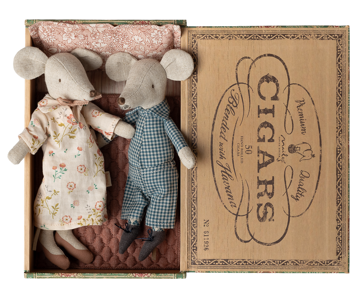 Oma & Opa Maus in Zigarrenkiste